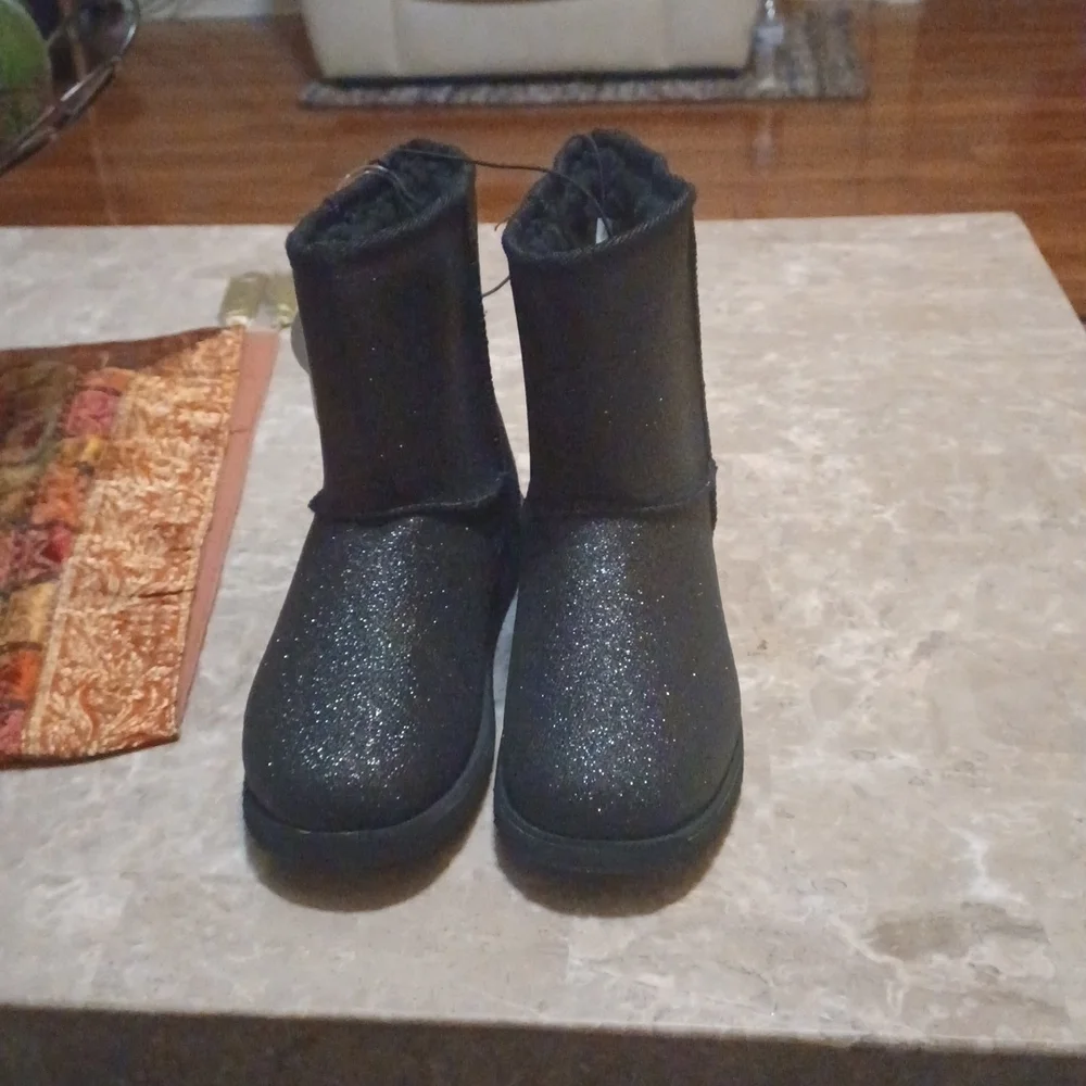 - Girl's  boots